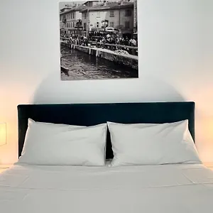 comfy-navigli-apartment-in-milan.italymilanhotels.net/